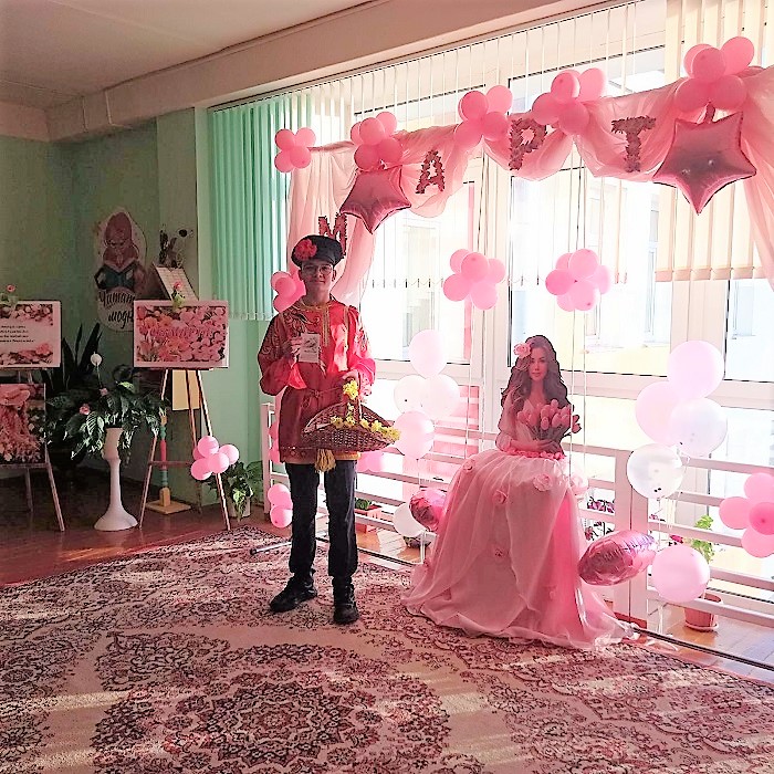 Тематическая фотозона к 8 марта